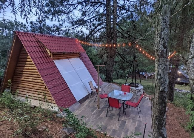 Matacanes Lodge cabin and glamping accommodations in the mountains
